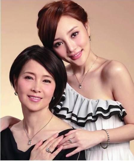 明星娱乐八卦头条 最近娱乐圈有什么新闻,明星恋情曝光，新剧热拍引热议！